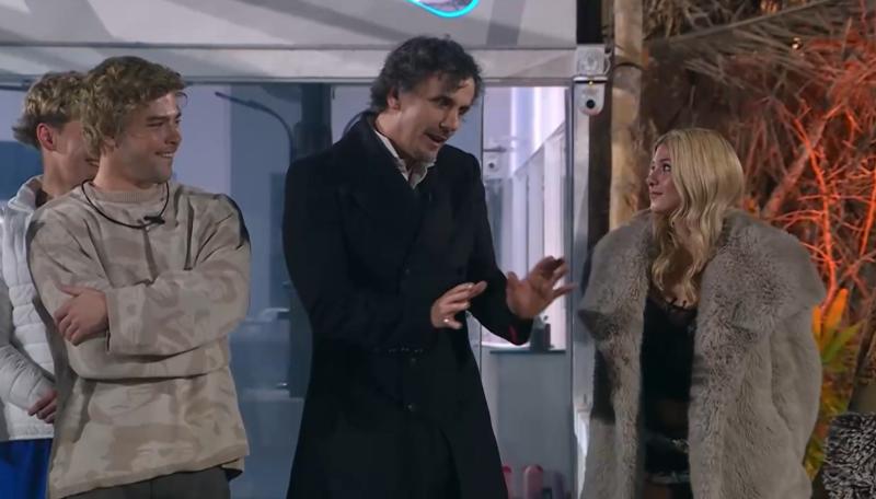 Matilda Helo en Mundos Opuestos