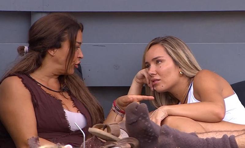 Marlen Olivari y Valentina Concha