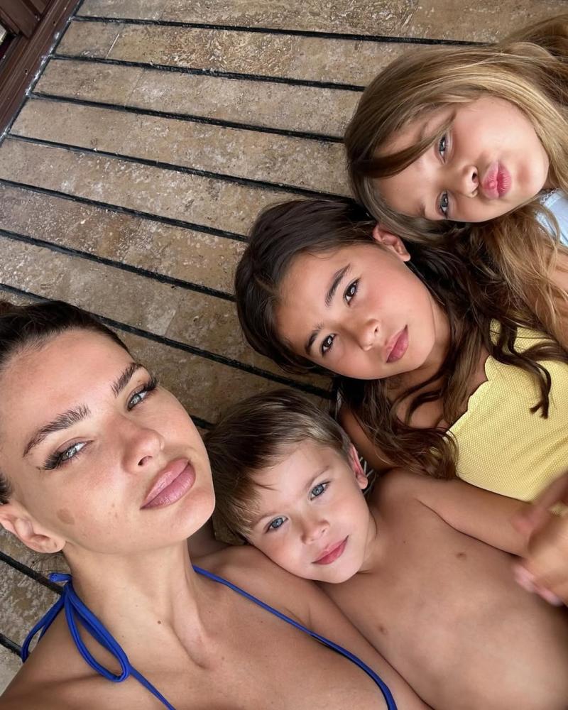 China Suárez junto a sus tres hijos - Instagram