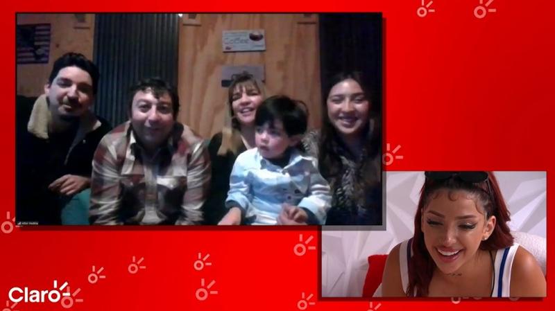 Chilota habla con su familia