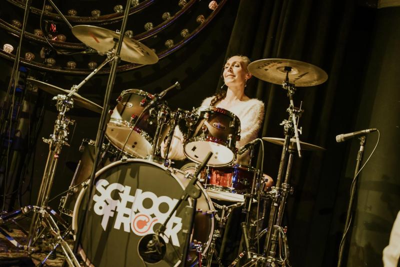 Fundación Cultural Los Jaivas y School of Rock lanzan convocatoria para postular a su sexta beca de educación musical.