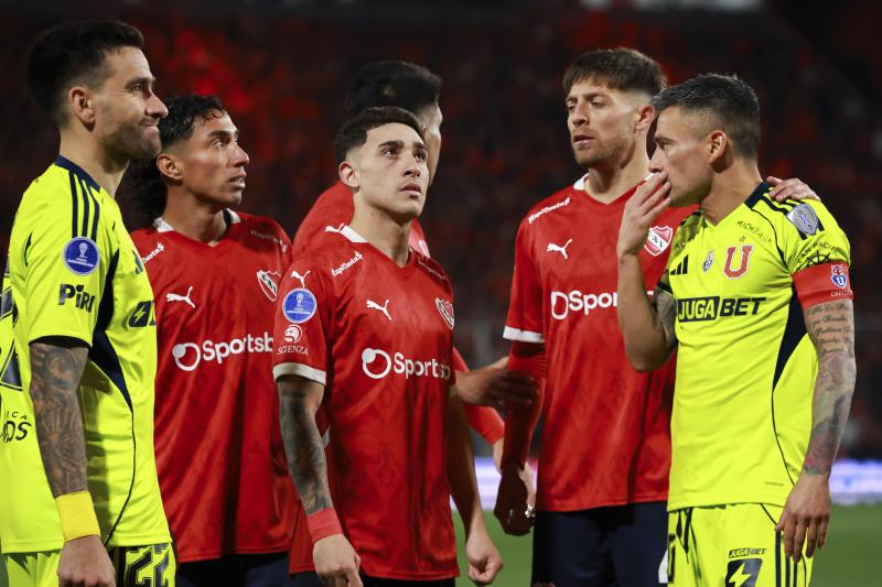 El duelo de U de Chile contra Independiente se suspendió por graves incidentes - Photosport