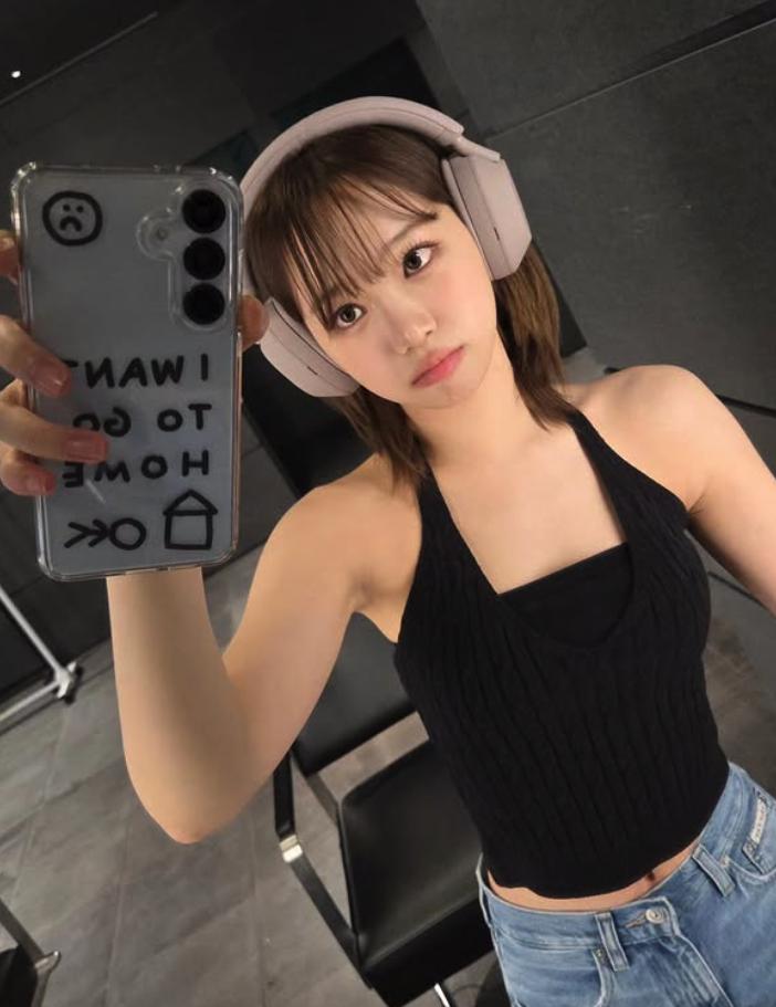 Kim Chaewon/Instagram