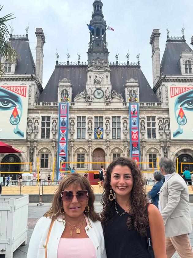 Helhue y su hija Samia en Paris | Instagram