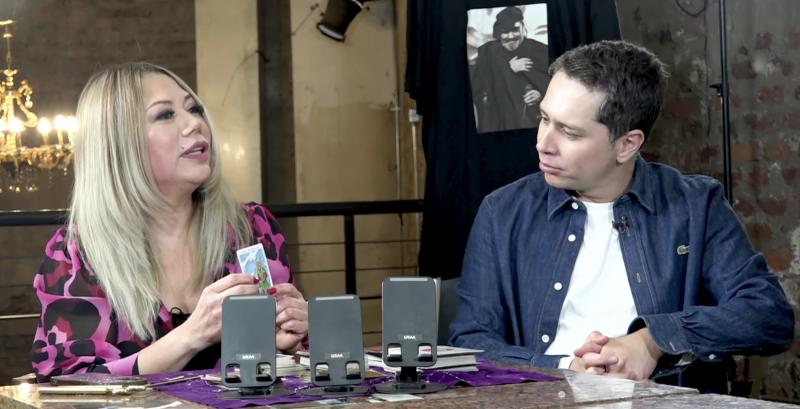 Karol Lucero recibe presagio sobre la paternidad.