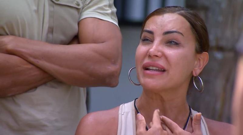 Daniela Requena llora por decisión de Faloon