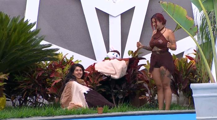 Eskarcita y "Conejín" en Mundos Opuestos