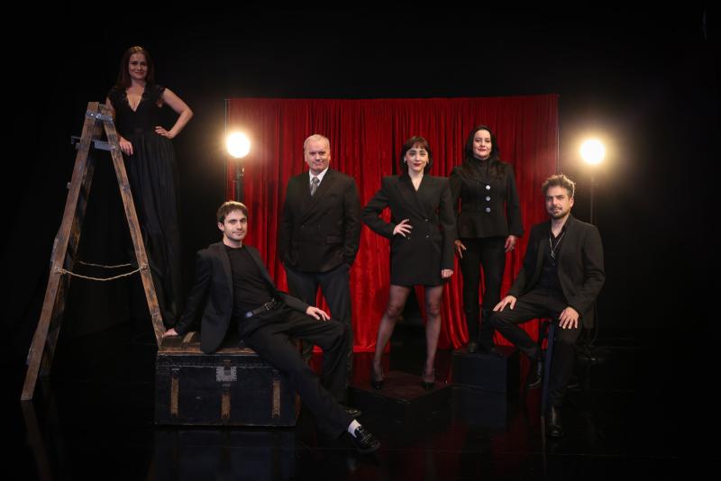 Elenco en Teatro Municipal de Las Condes.