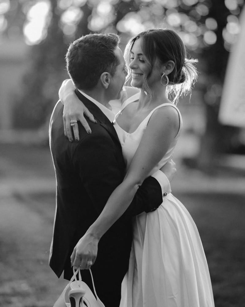 Karol Lucero junto a su esposa en su matrimonio - Instagram