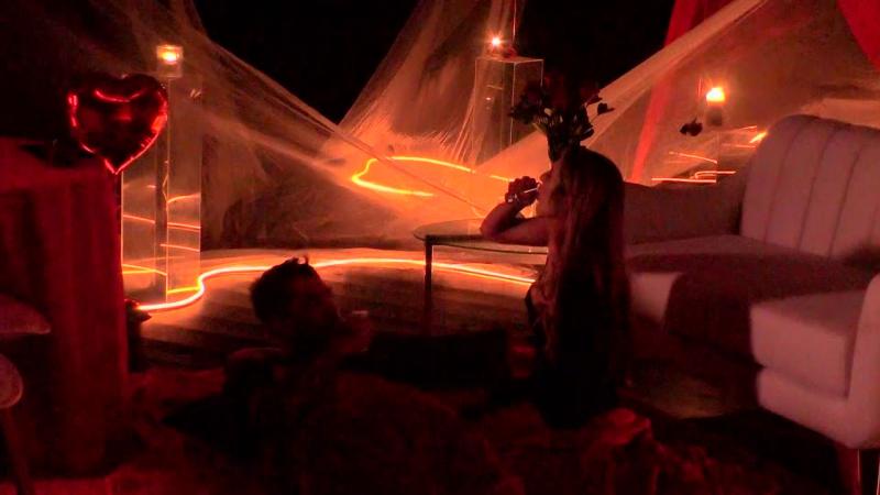 Luis y Disley toman tequila