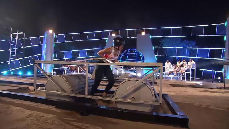 Cata Olcay complicada con el carro