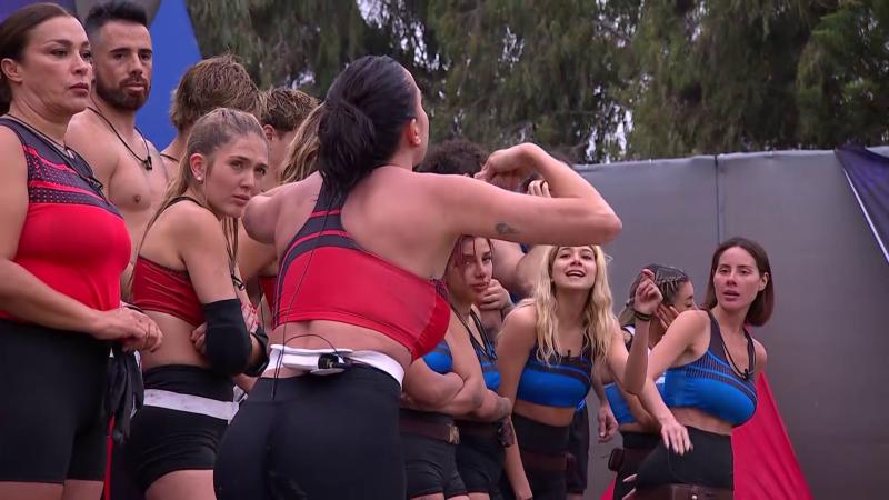 Samira discute con Ignacia en Mundos Opuestos