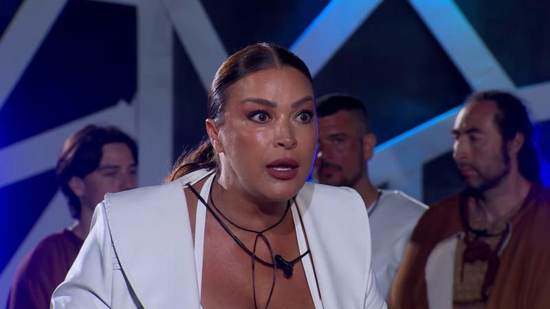 Marlen Olivari reta a Matilda Helo