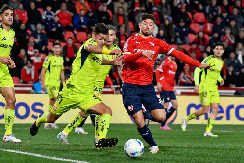 Felipe Loyola fue titular y vio desde la cancha el brutal ataque a los hinchas de la U - Photosport