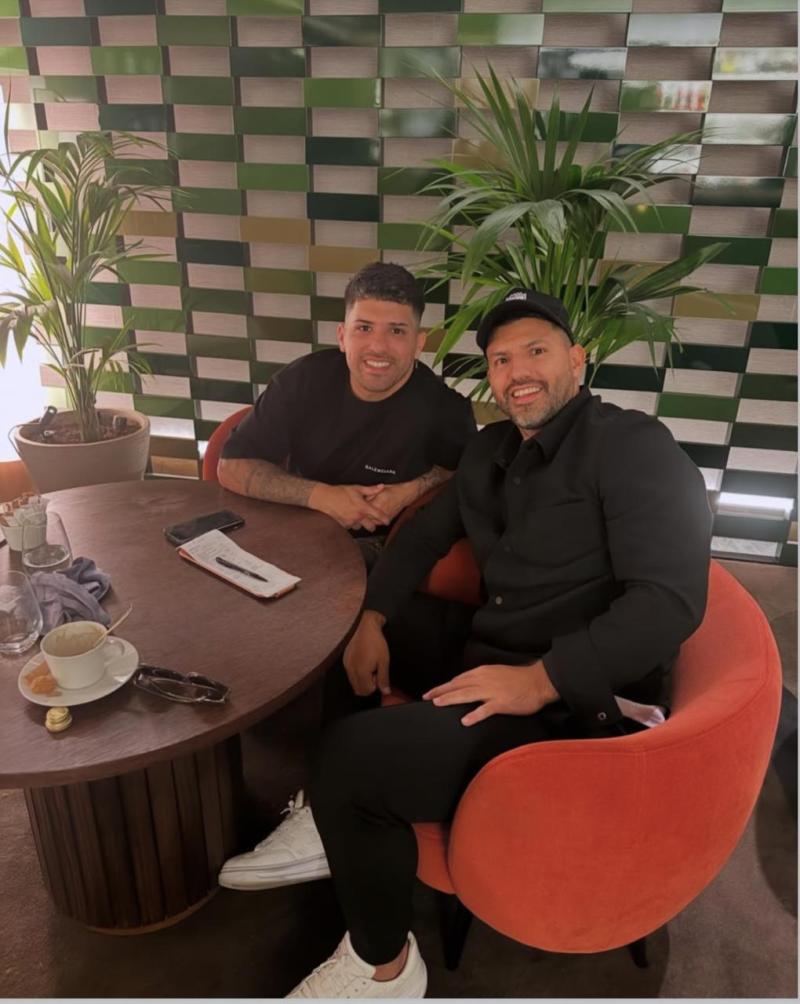 Gastón del Castillo junto al Kun Agüero, su hermano mayor - Instagram
