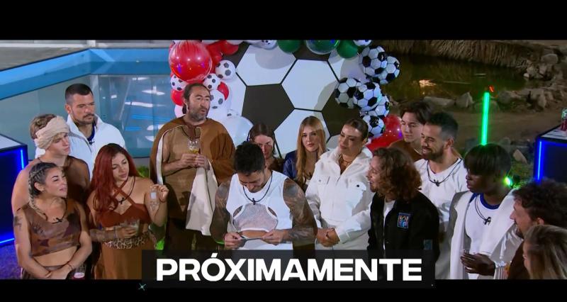 Luis Lee la carta que le escribió una de sus hijas