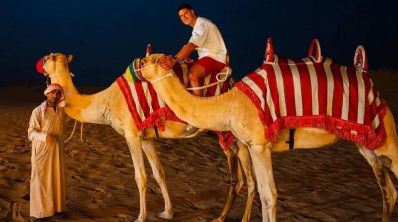 Sammis Reyes compartió fotos montado en un camello - Instagram