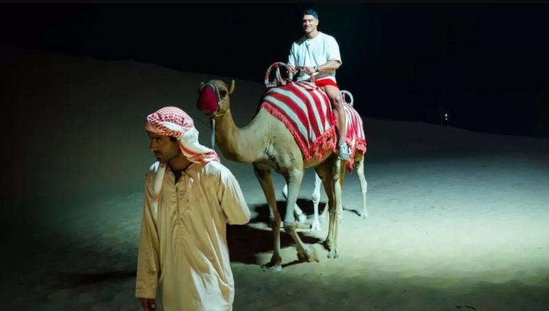 Sammis Reyes compartió fotos montado en un camello - Instagram