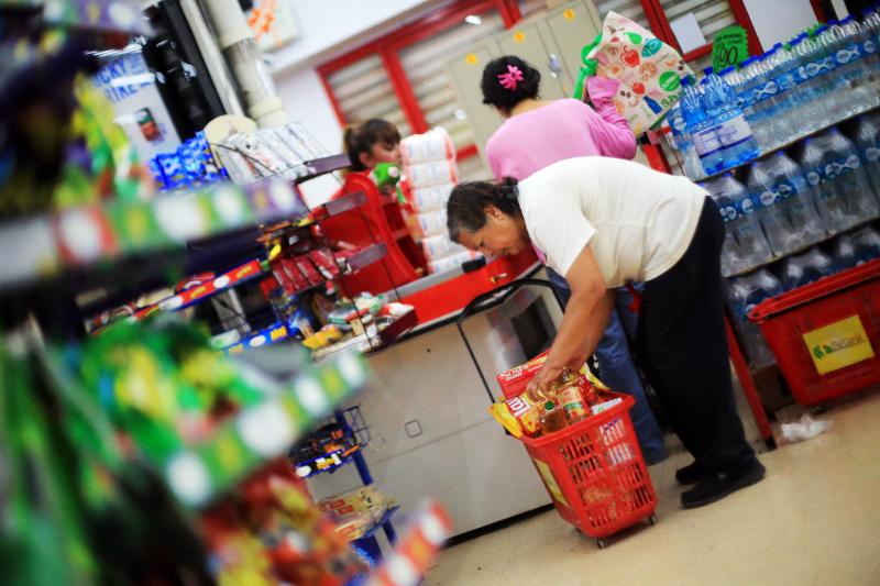 Nueva normativa obliga a mostrar precios por kilo, litro o metro - Agencia Uno