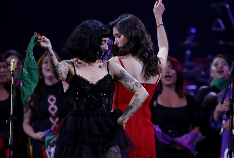 Mon Laferte y Francisca Valenzuela son artistas que encabezarán Ruidosa Fest 2025. Créditos: Agencia Uno.