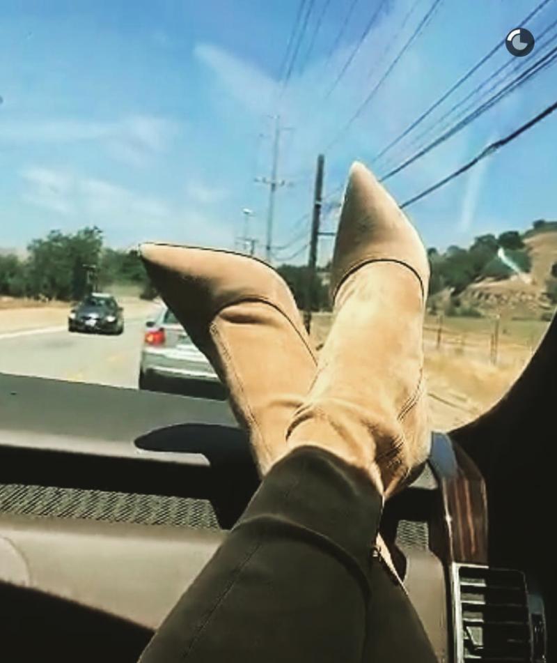 Los pies sobre el tablero/Facebook