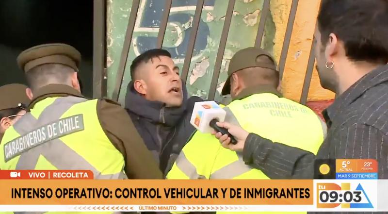 Hombre es detenido en La Vega por insultar a carabineros.