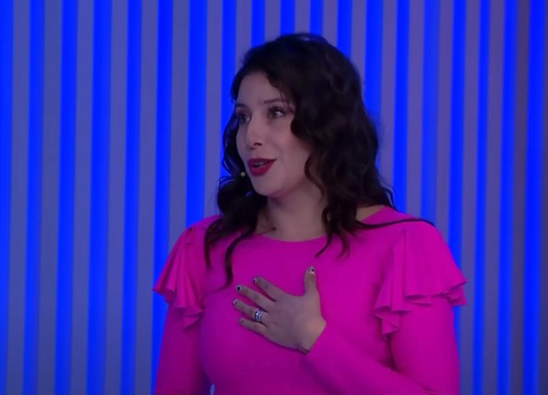 María José Quintanilla en otras emisiones con sus anillos.