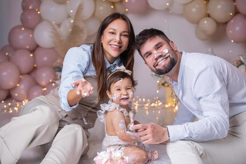 La periodista Natalia Mandiola junto a Rodrigo Rojas y su hija - Instagram