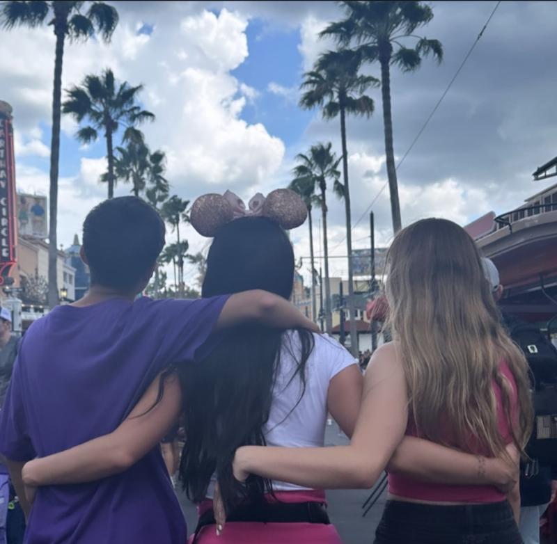 Daniela Aránguiz junto a sus hijos - Instagram.