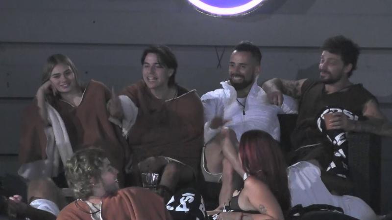 Alan le responde a Disley en Mundos Opuestos