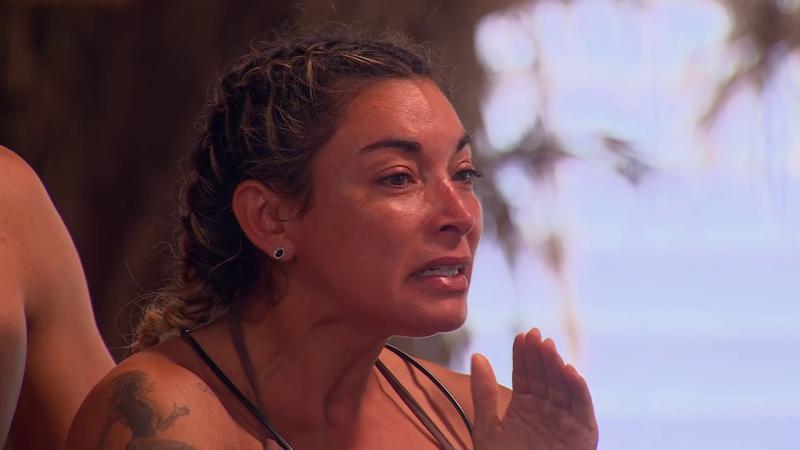 Evelyn lloró tras acusación de Juan Pedro