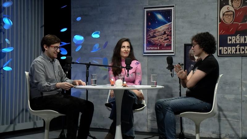 Paloma Ávila junto a Robbie Barrera y José Utreras en "Crónicas Terrícolas". Créditos: Media UC.