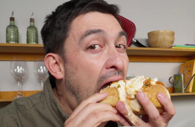 Nicolás Guzmán nos entrega tips para hacer pan de choripán casero. Créditos: 13C