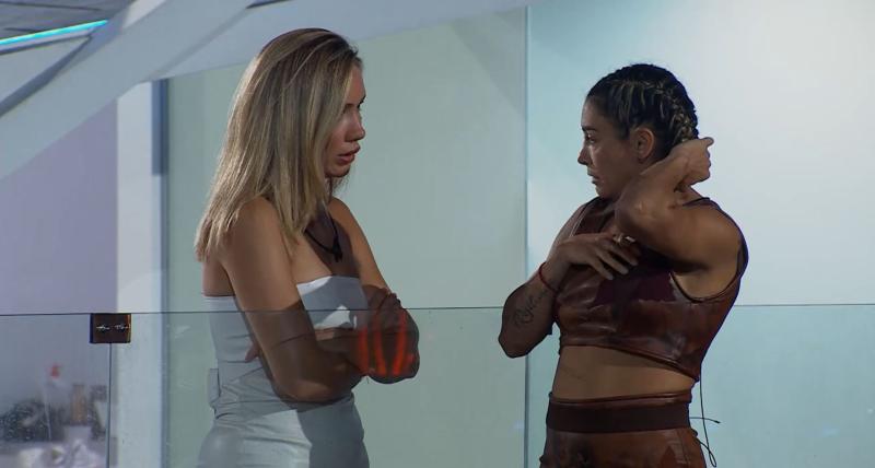 Valentina convence a Evelyn de votar por JP