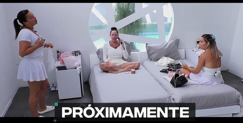 Marlen Olivari y Valentina Concha