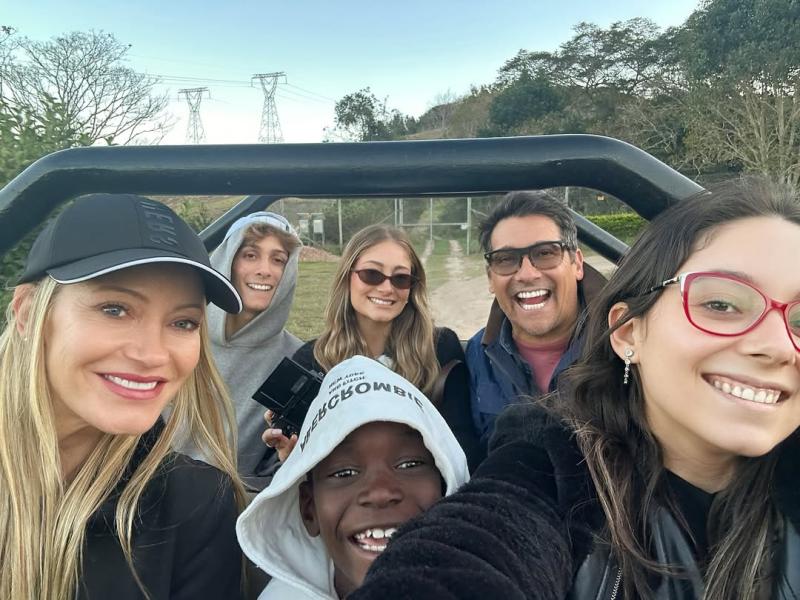 Marcela Vacarezza y Rafael Araneda con su familia | Instagram