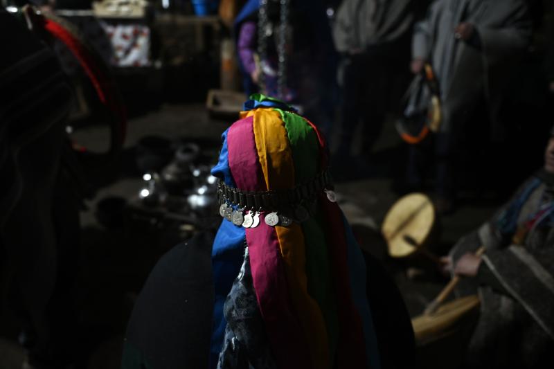 Atuendo de mujer mapuche. Créditos: Agencia Uno.