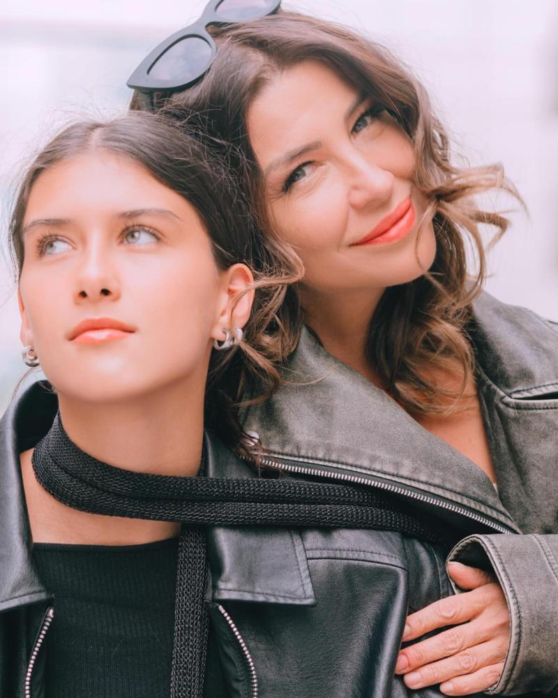 La protagonista de Adrenalina y su hija / Créditos: Instagram @panchamerino1