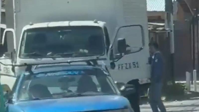 Equipo de La Tarde es nuestra presencia robo de productos de un camión