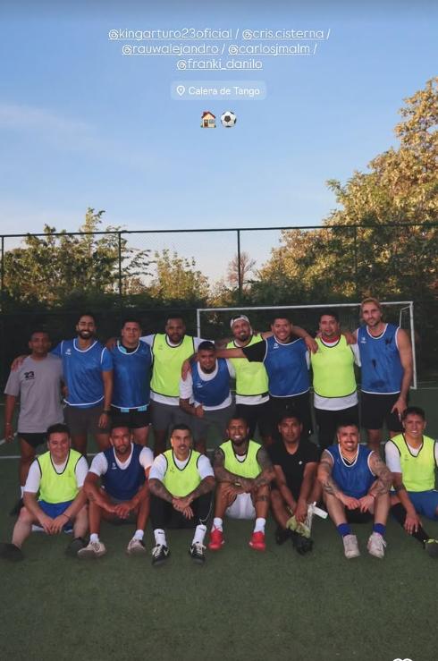Rauw Alejandro jugó fútbol con Mauricio Isla y Arturo Vidal - Instagram