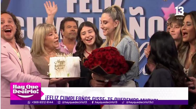 Gissella Gallardo celebró su cumpleaños en Hay que decirlo junto a su familia.