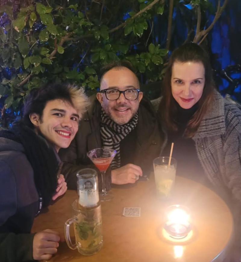 Actor que interpretó a Chechico, Benjamín Muñoz Opazo junto a sus padres | Instagram