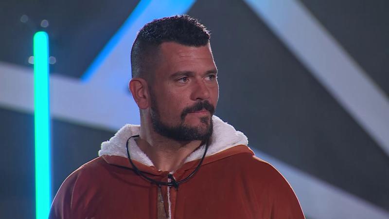 Juan Pedro en Mundos Opuestos