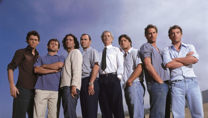 Héctor Noguera y el elenco de Machos. Créditos: Canal 13.