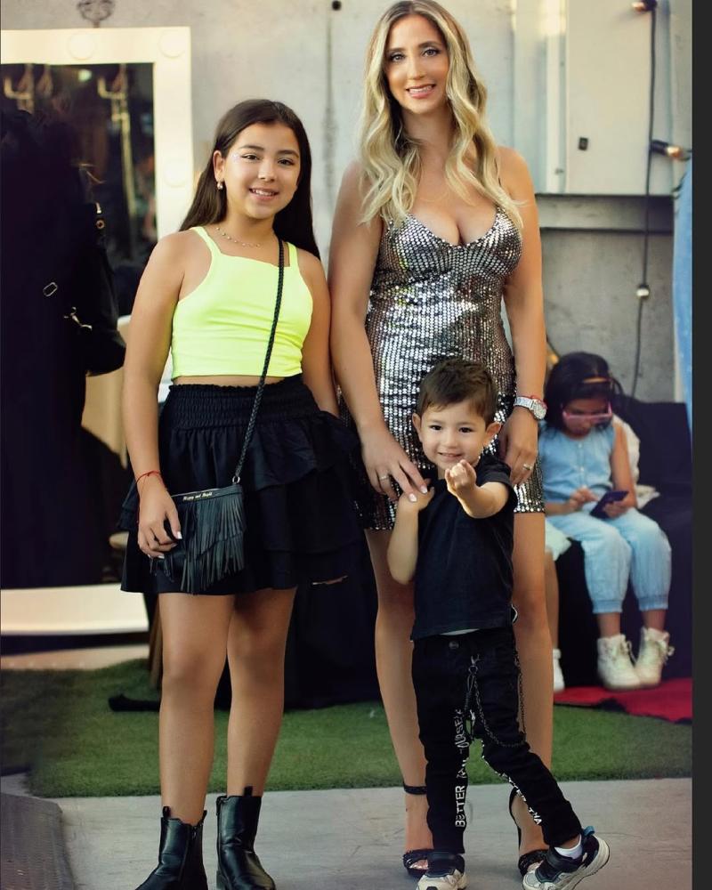 María Teresa Órdenes junto a sus hijos con Américo - Instagram