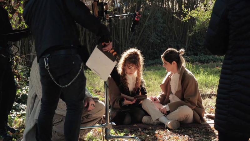 Cantante chilena Karla Grunewaldt y Roon Antonio en el detrás de escenas de videoclip. Créditos: 13C