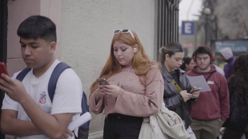 Personas en una fila. Crédito: 13C