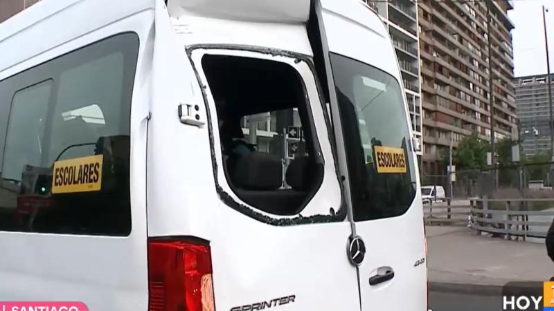 Choque de furgón escolar y bus RED