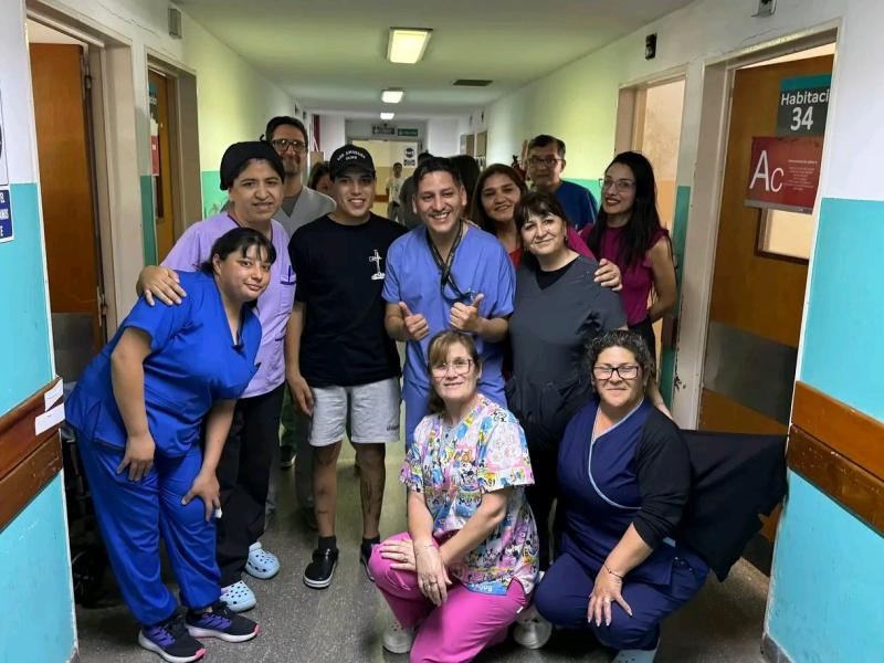 Imagen de Thiago Medina, ex Gran Hermano saliendo del Hospital - Créditos: Inforbano