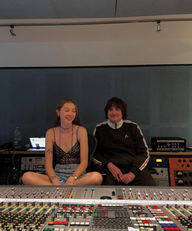 Olivia Henríquez junto a su padre - Instagram